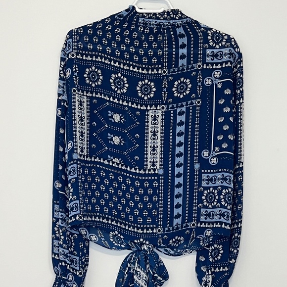 MAISON Cinqcent Blue Paisley Boho Lightweight Top with Bow Waist Tie Size S - Picture 4 of 8